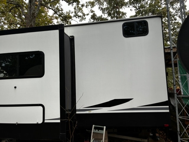Hampton RV clean exterior after pressure washing
