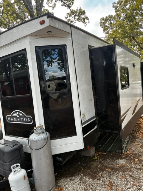 Hampton RV front entry dirty before washing